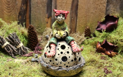 Elfe Lichtkugel – Gartenkeramik Unikat, Gartendeko Keramik Wichtel Leuchtkugel Windlicht Kerzenhalter